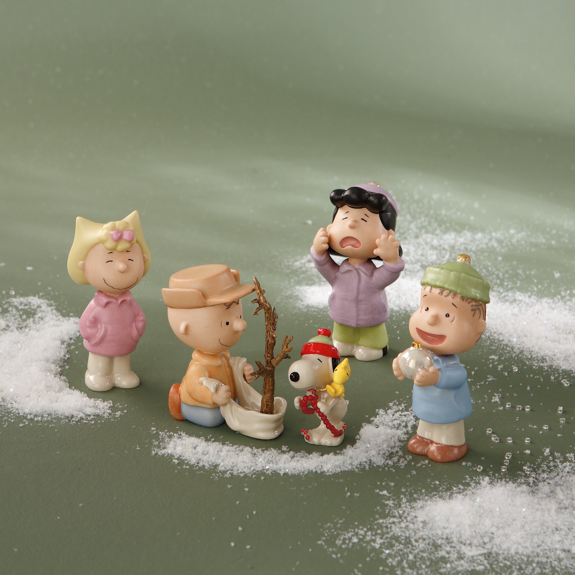 Peanuts 5-Piece A Charlie Brown Christmas Figurine Set - Image 3