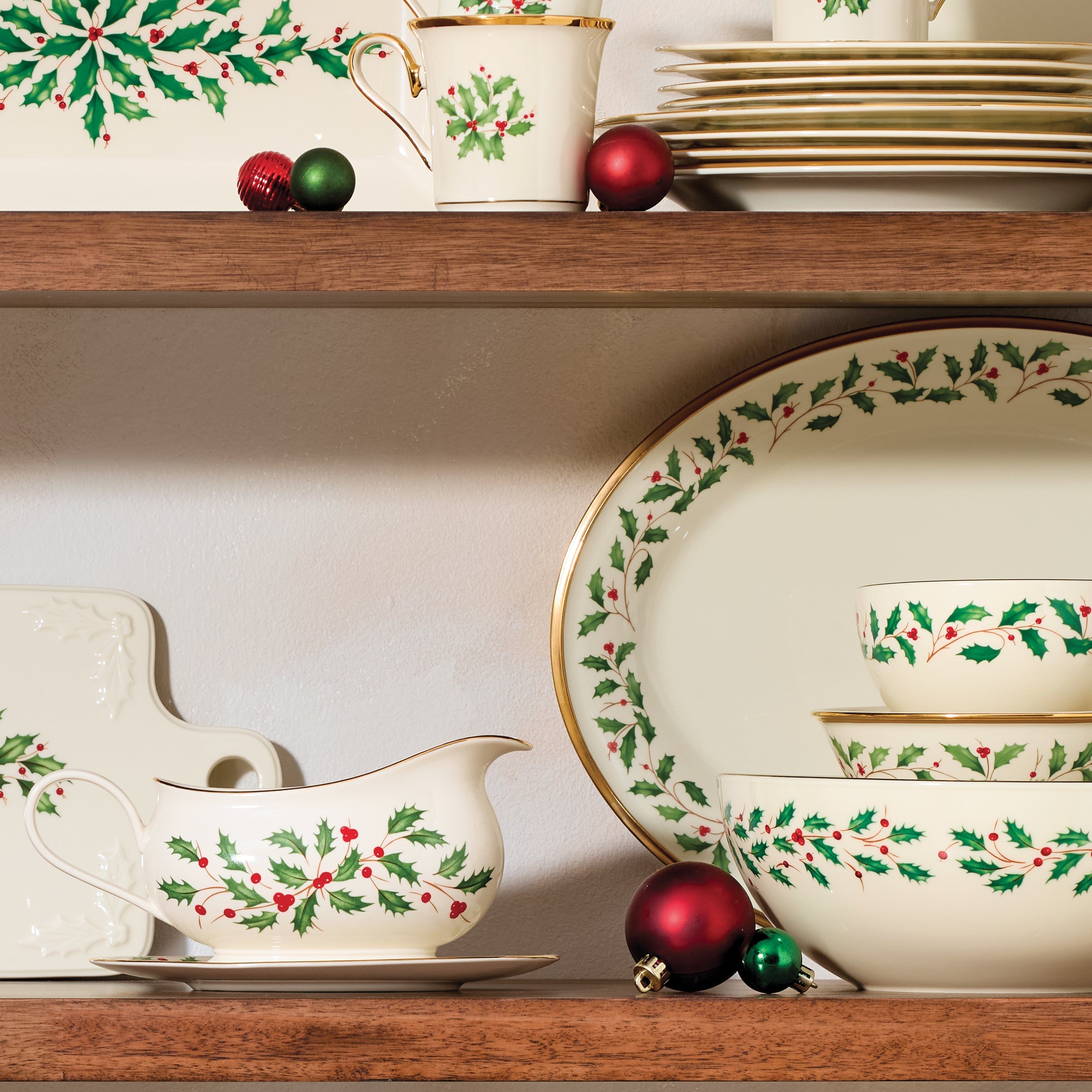 Holiday Gravy Boat & Stand - Image 2