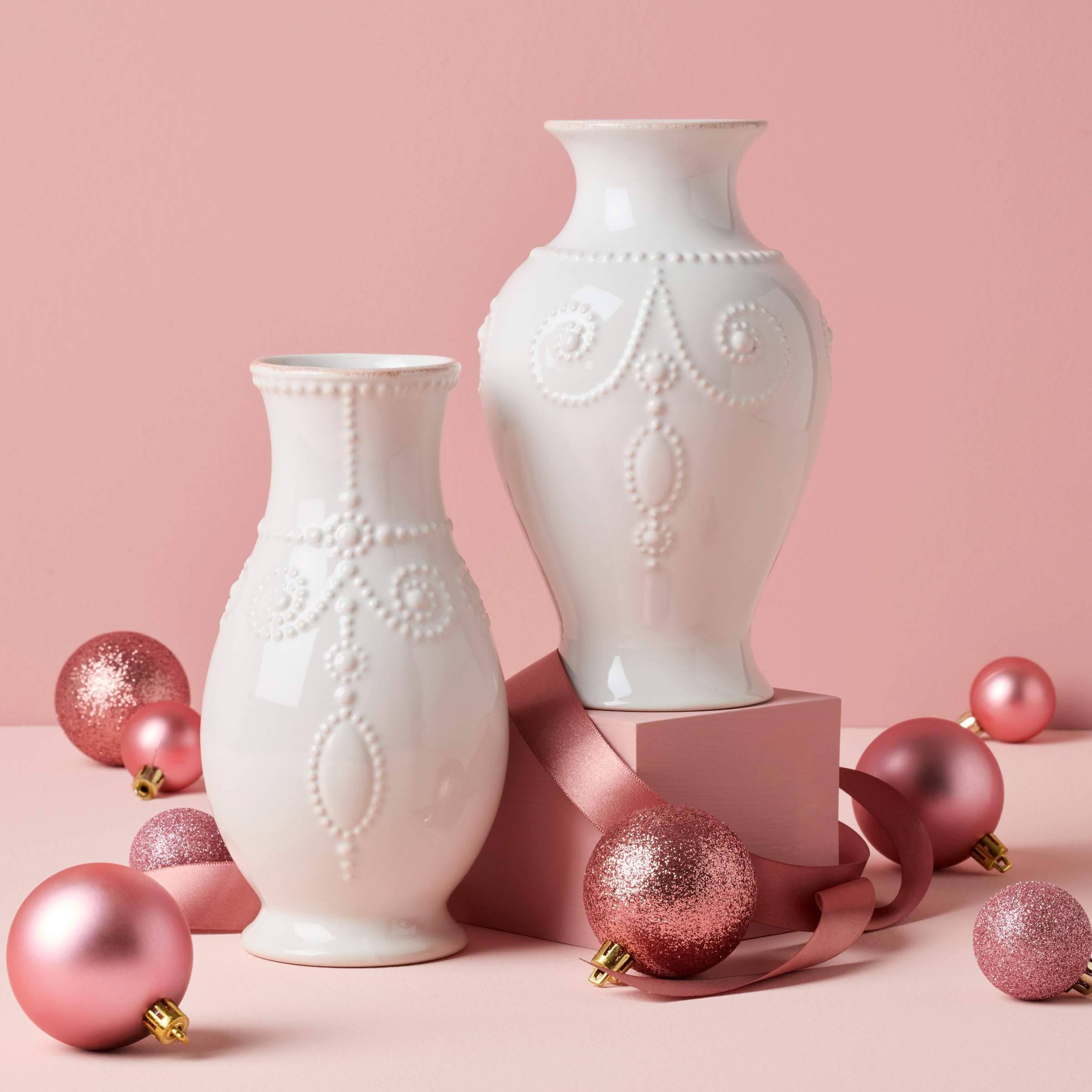 French Perle White Bouquet Vase - Image 3