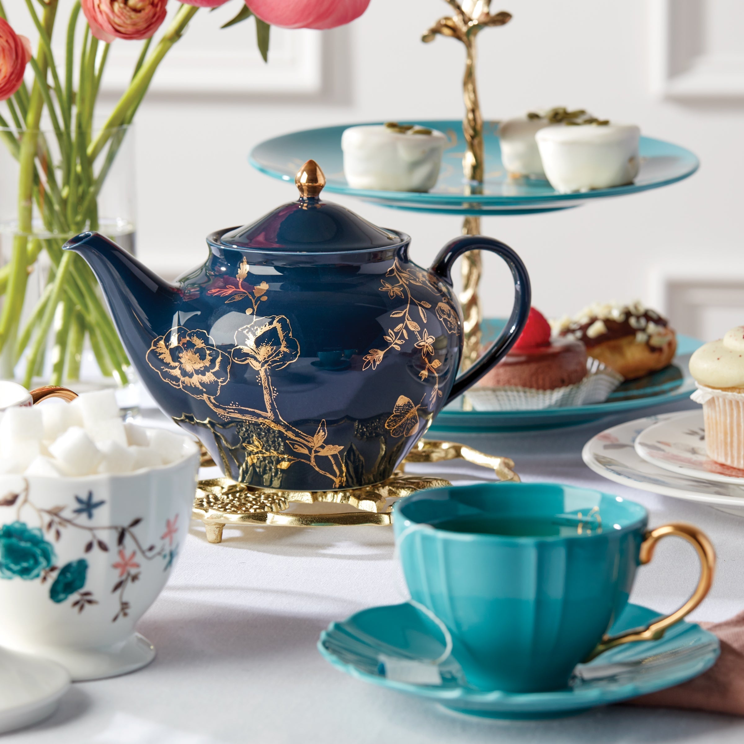 Sprig & Vine Teacup & Saucer - White - Image 5