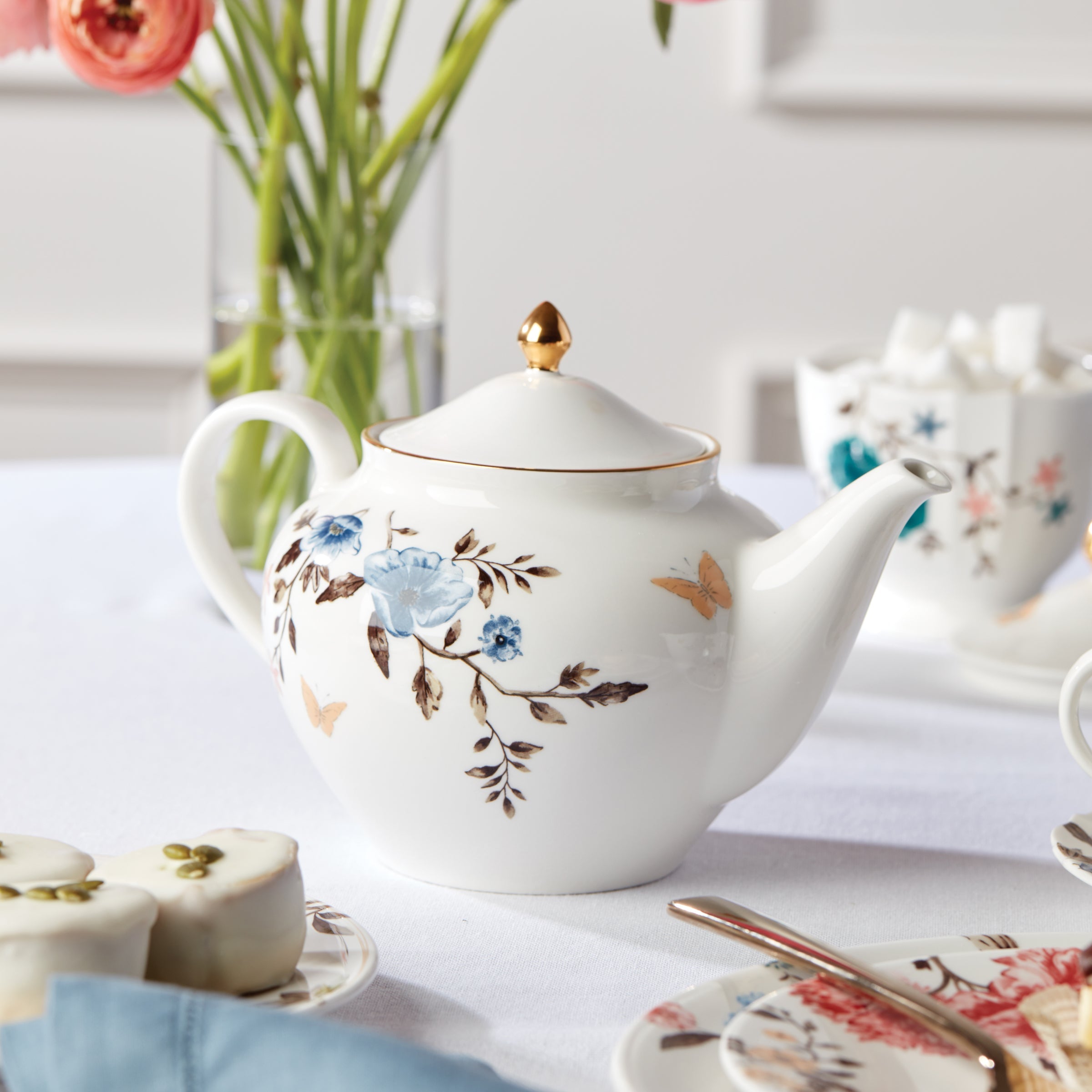 Sprig & Vine Teapot - White - Image 2