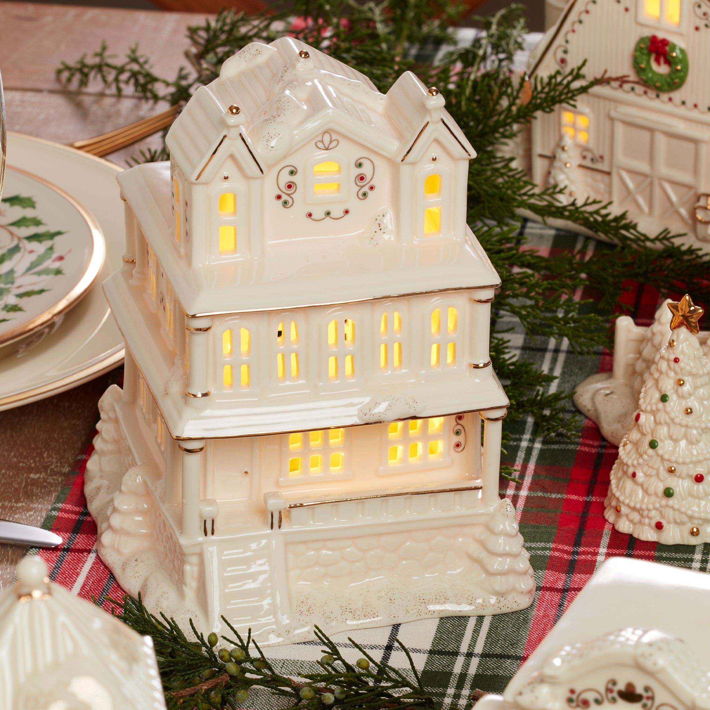 Mistletoe Park Victorian House Lit Figurine - Image 3