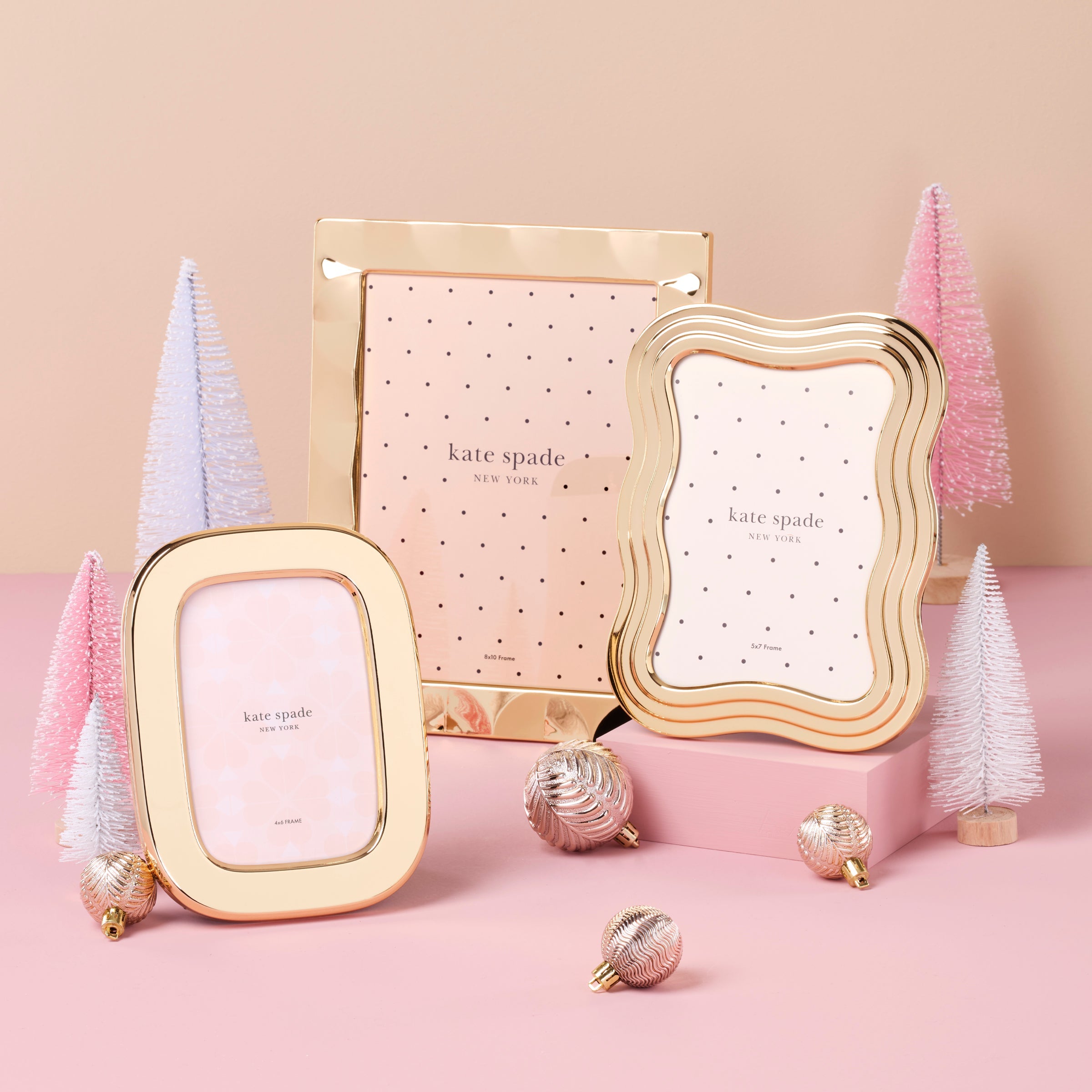 South Street 8 x 10 Gold Scallop Frame - Image 2