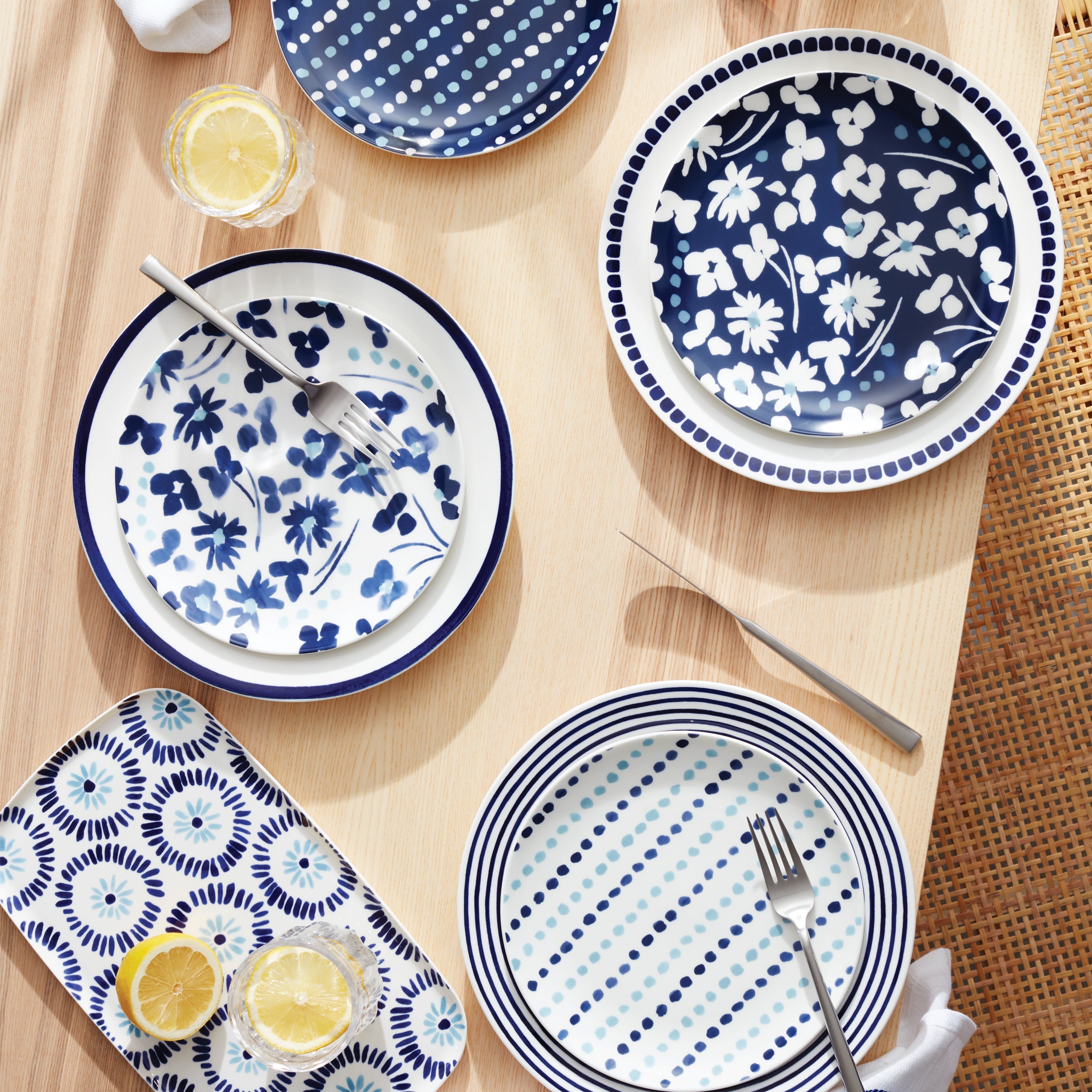 Floral Way Accent Plates - Set of 4 - Image 3