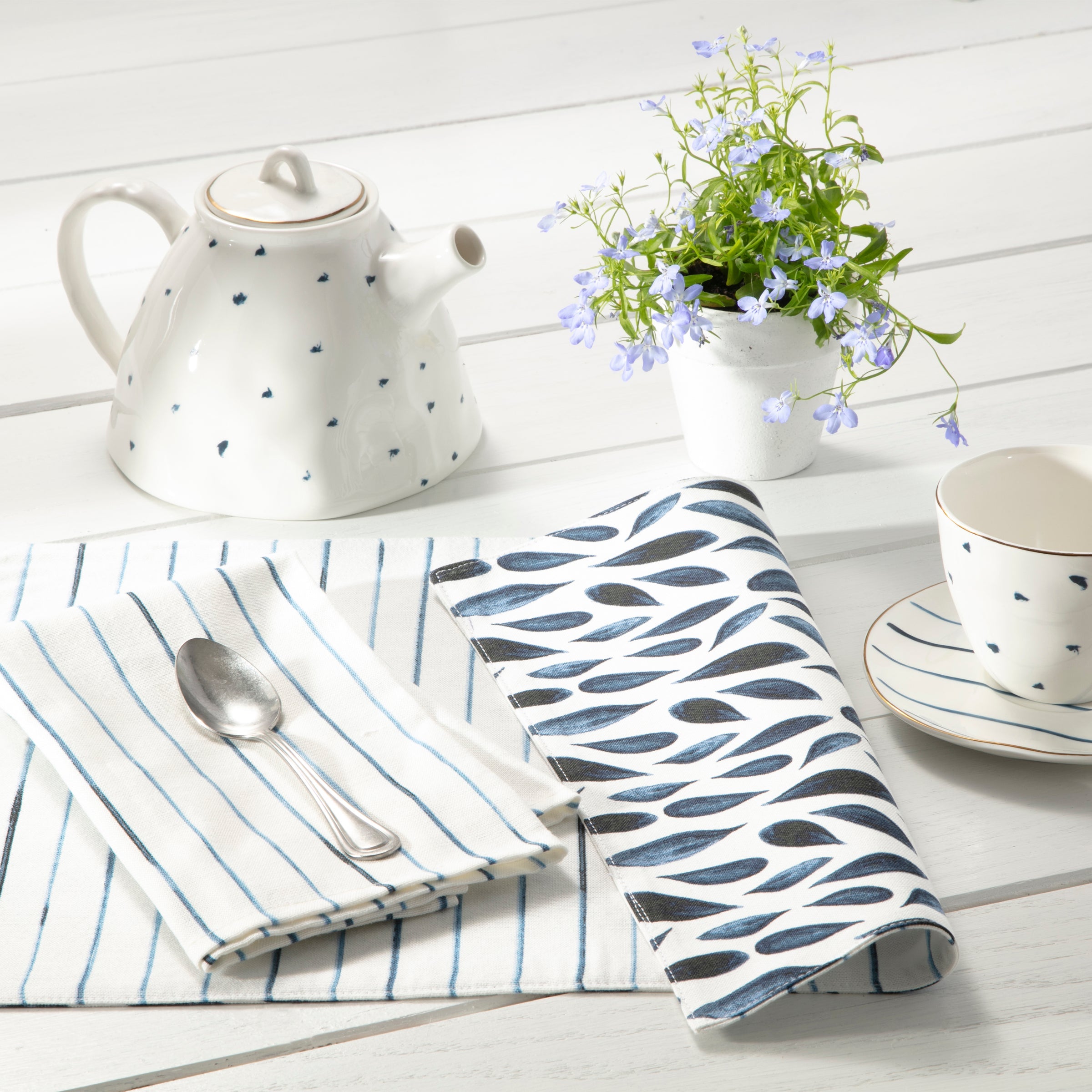 Blue Bay Leaf/Stripe Reversible Placemat - Image 3