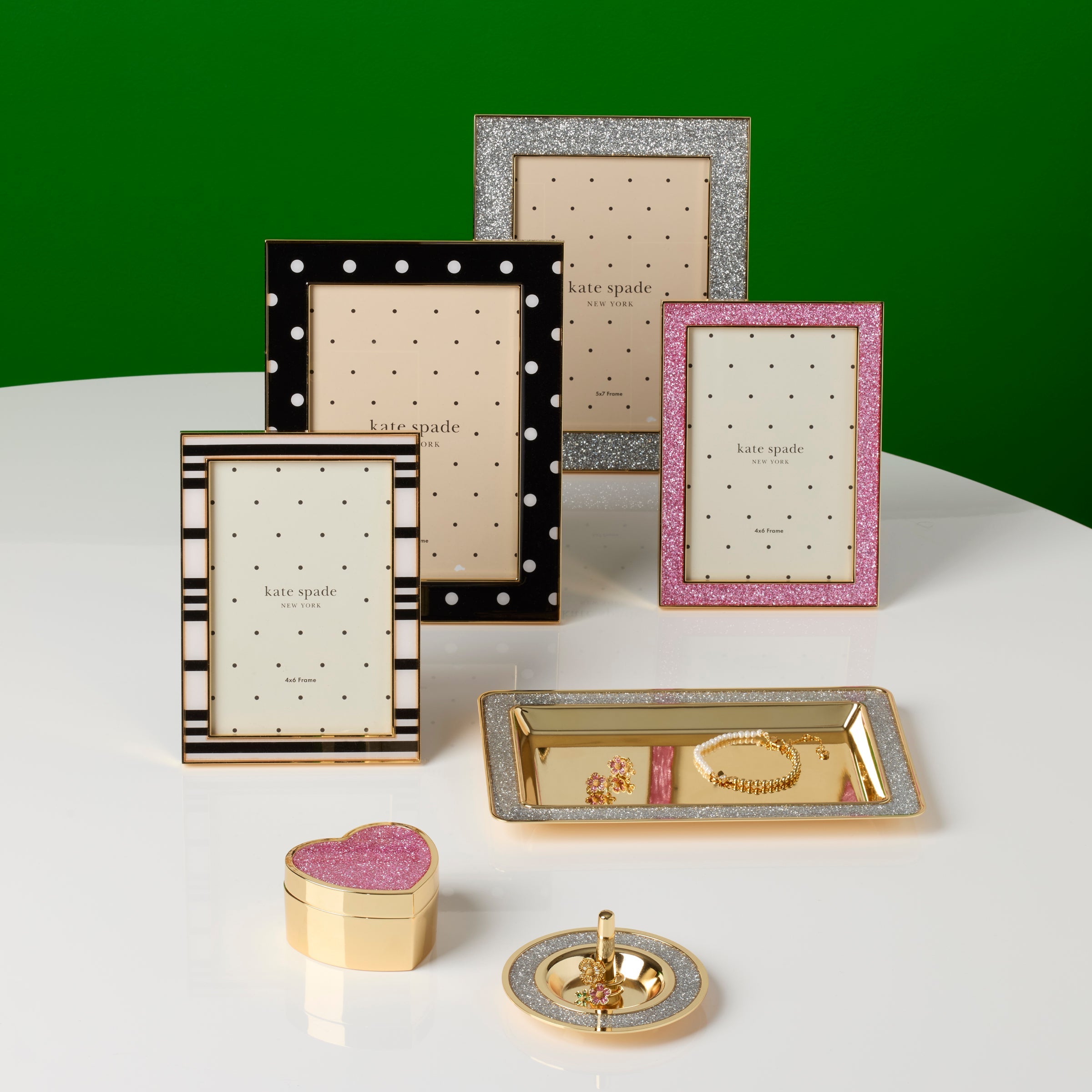 Sitting Pretty Pink Glitter Heart Box - Image 4