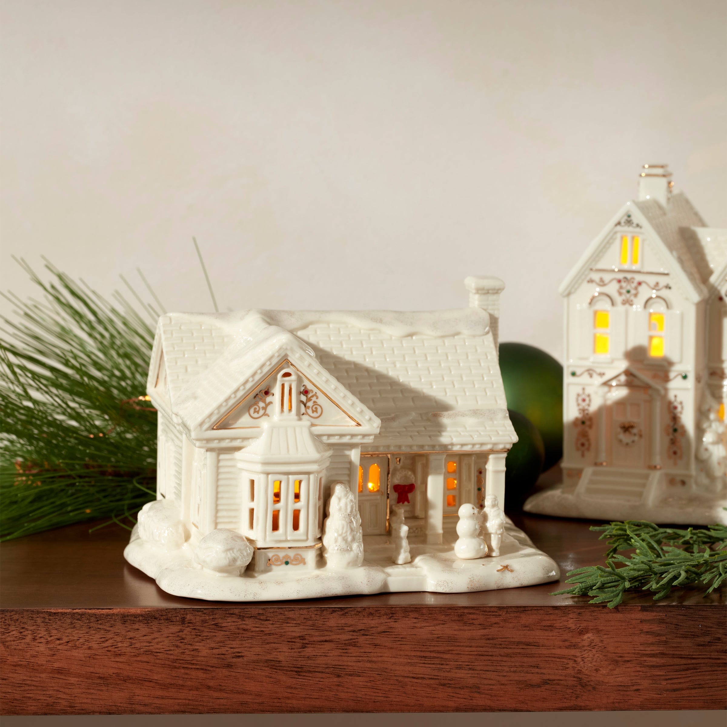 Mistletoe Park Lit Figurine 3-Piece Starter Set - Image 4