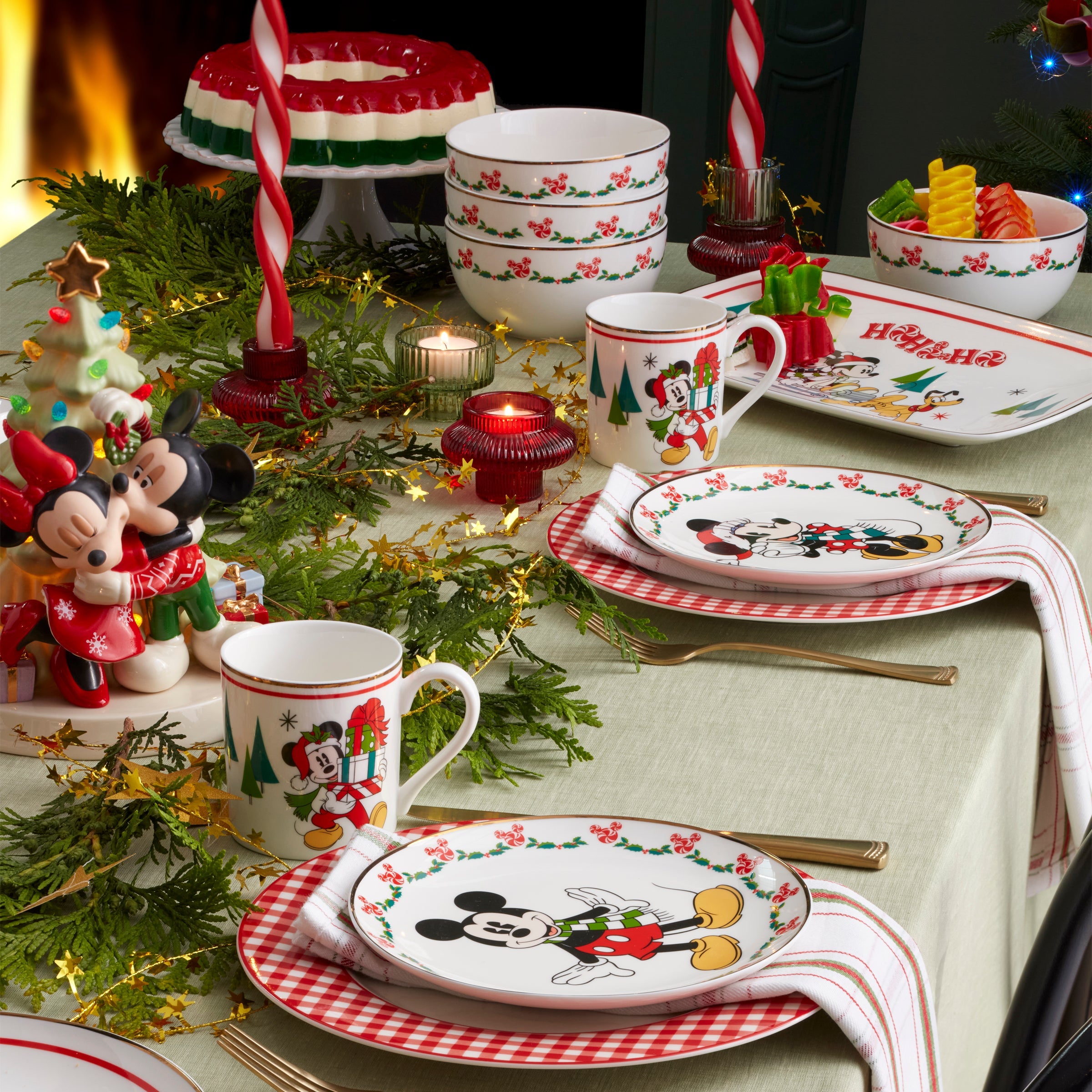 Disney Holiday 12-Piece Dessert Set - Image 4
