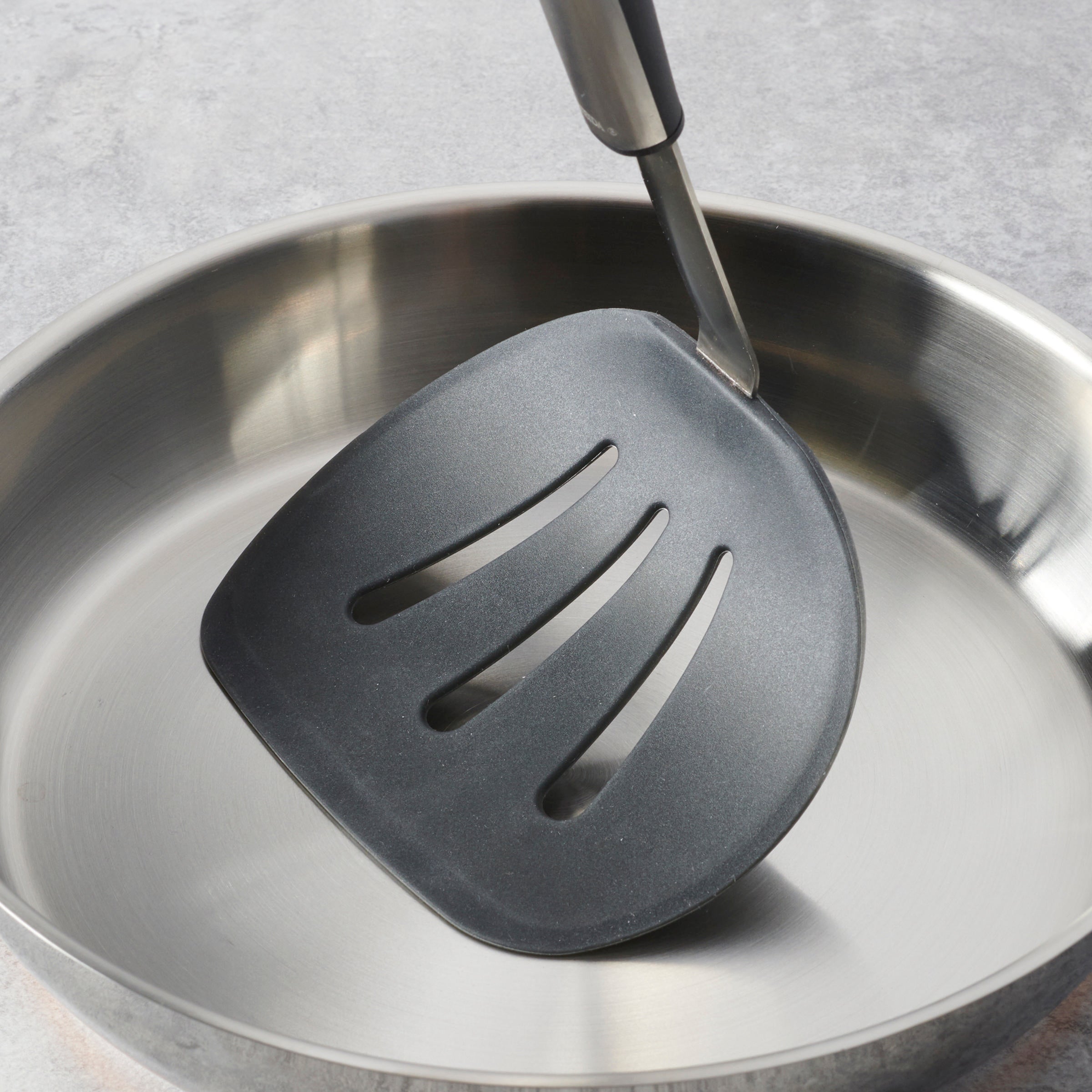 Elite Gadgets Silicone Large Flexible Turner - Image 3