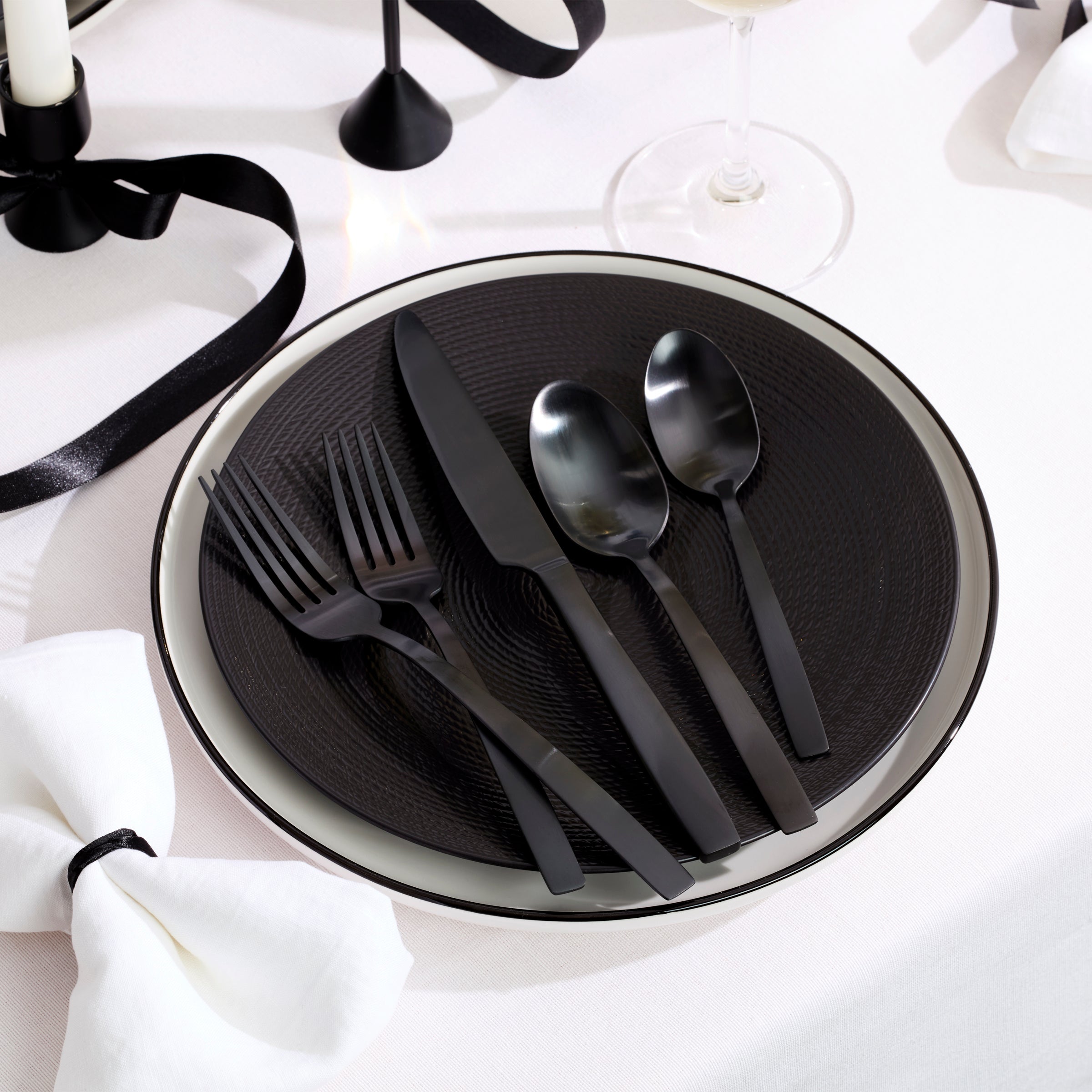 24 Seven Black Rim 12-Piece Dinnerware Set - Image 5